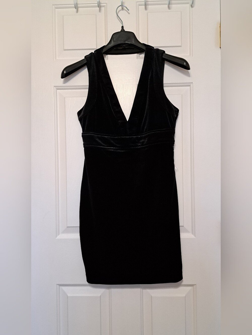 Guess Ella Sleeveless Velvet Mini Dress